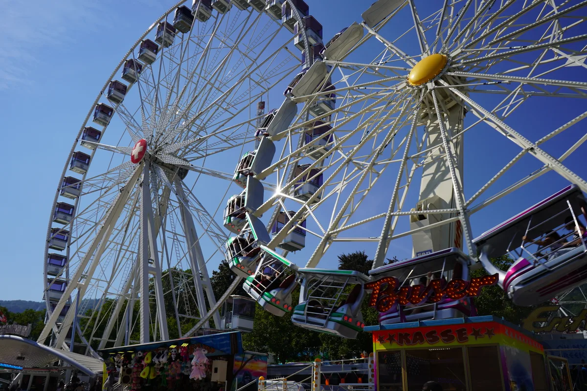 Chilbi-Stände und -Bahnen am Knabenschiessen